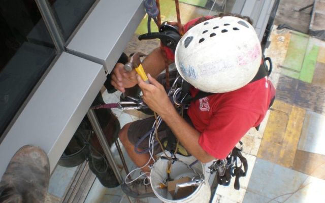 How Licensed Tradesmen Who Work at Heights Can Make Your Project Easier