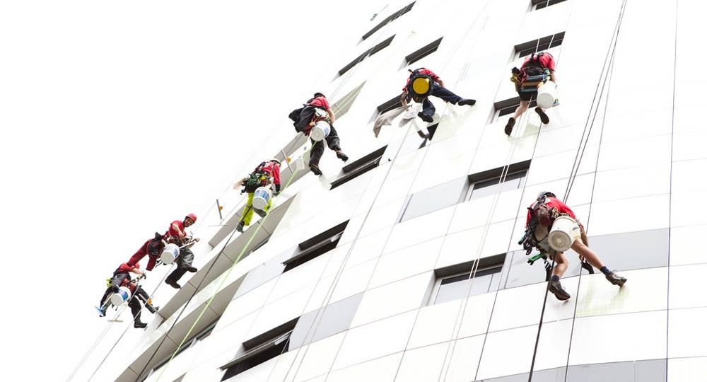 1_window_cleaning_facade_and_window_cleaning_via_rope_access_in_sydney (Demo)