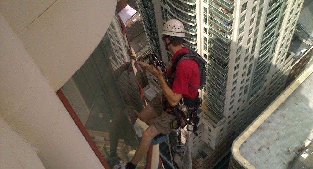 1_window_cleaning_window_cleaning_on_a_high_rise_strata_building_in_sydney_cbd (Demo)